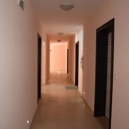 Admiral Plaza شقة