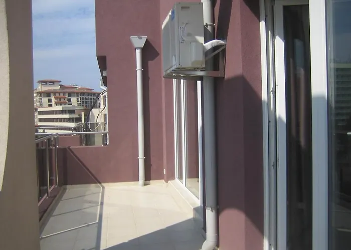 海军上将广场公寓酒店 *