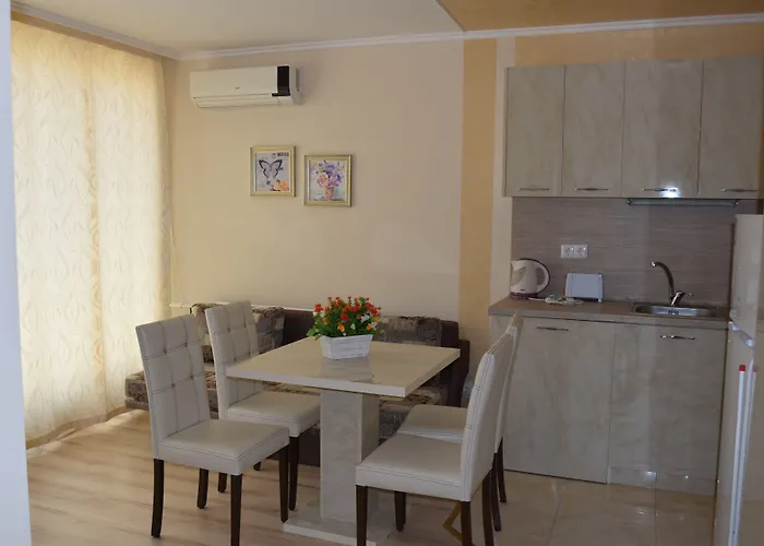 海军上将广场公寓酒店 *