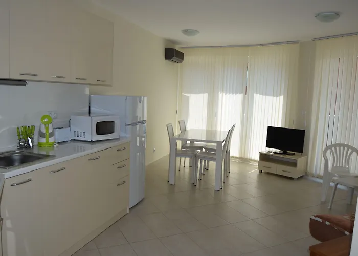 Admiral Plaza Apartman Napospart