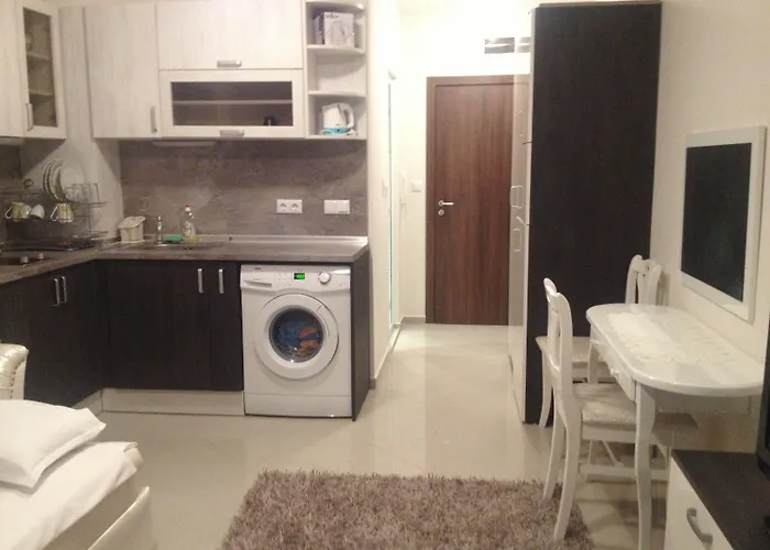 海军上将广场公寓酒店 *