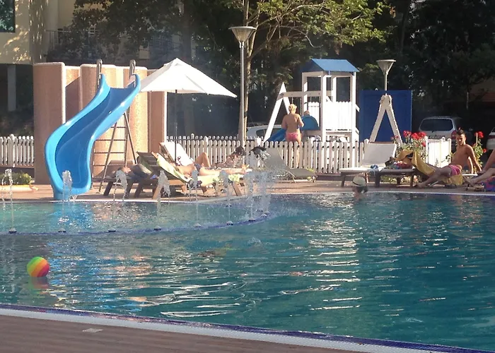 海军上将广场公寓酒店 *