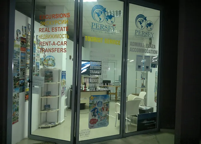 海军上将广场公寓酒店