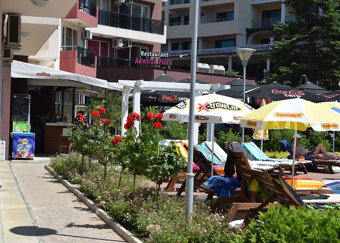 海军上将广场公寓酒店 *