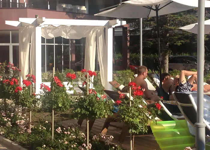 海军上将广场公寓酒店 *