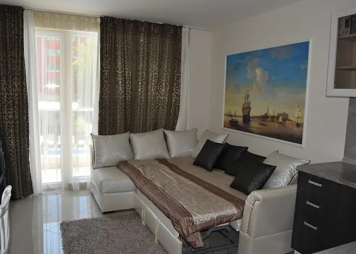 海军上将广场公寓酒店 *