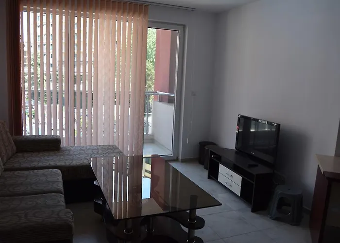 海军上将广场公寓酒店 *