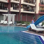 Admiral Plaza 아파트