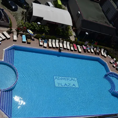 Admiral Plaza アパート サニービーチ