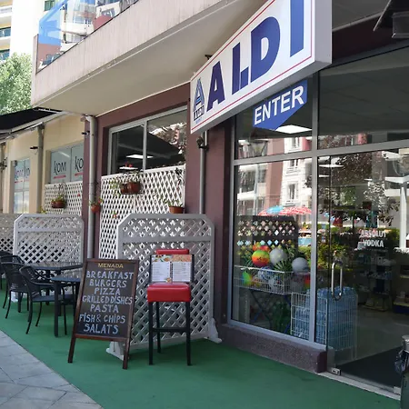 Admiral Plaza アパート サニービーチ