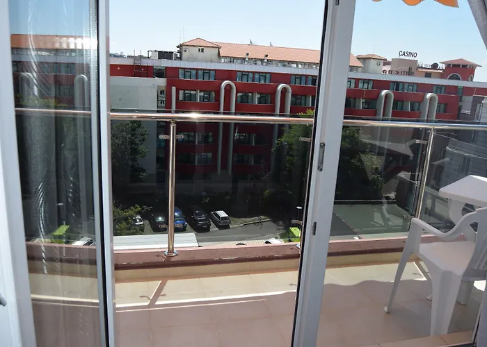 Апартаменти Admiral Plaza Сонячний Берег