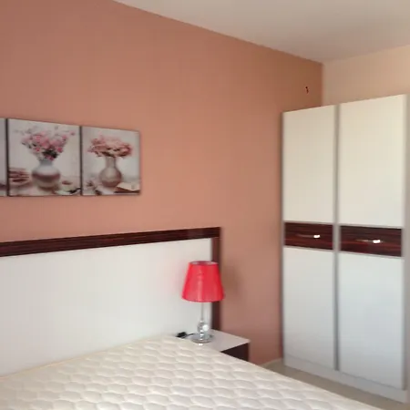 Admiral Plaza Apartment *